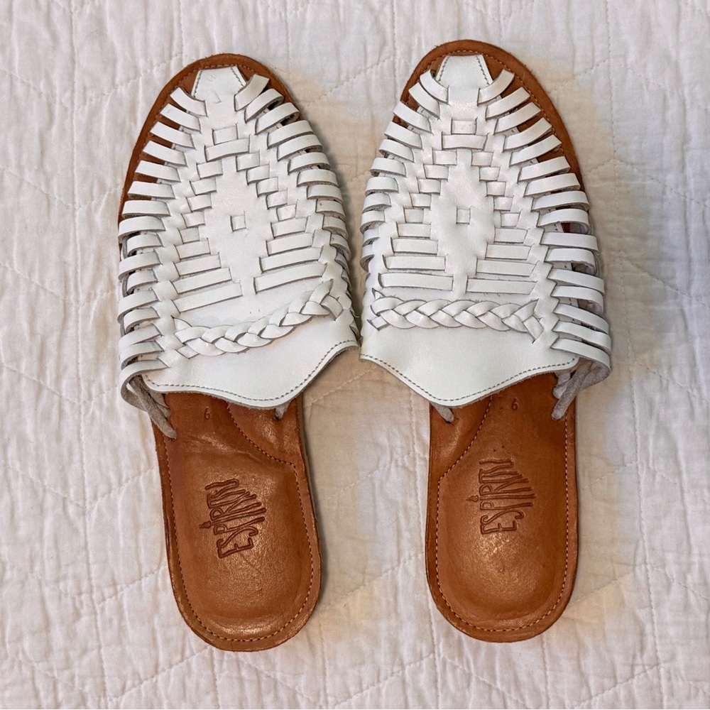 Espritu Women's White Slip-On